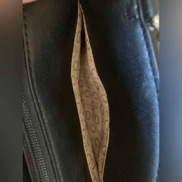 Cute Guess over the shoulder handbag - Picture 7 of 8